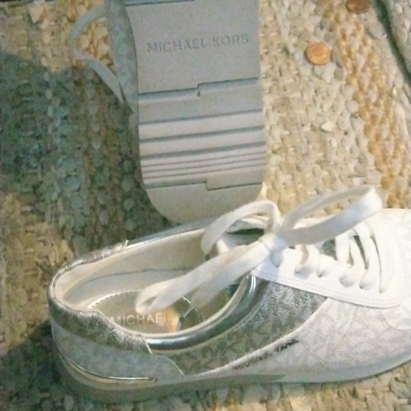 Michael Kors Casual Sneakers Women's Tennis Shoes - Picture 3 of 6